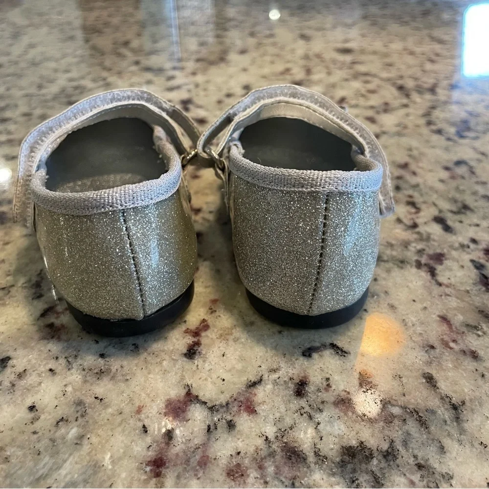 Baby girls sparkly maryjanes size 5